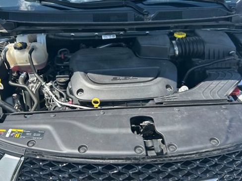 Used 2024 Chrysler Pacifica Touring-L FWD image 48