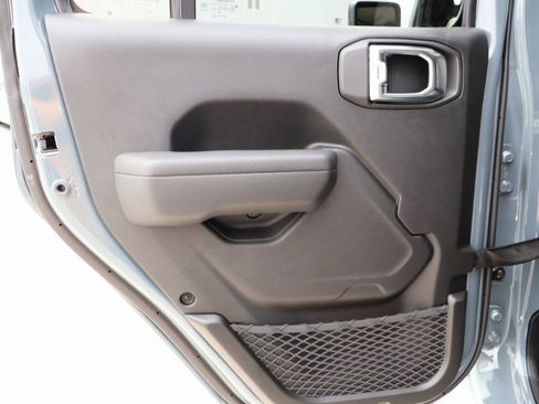 New 2025 Jeep Gladiator Sport image 16