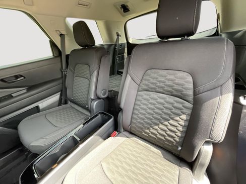 Used 2024 Nissan Pathfinder SV w/ SV Premium Package AWD/4WD image 19