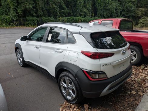 Used 2023 Hyundai Kona SEL w/ Cargo Package FWD image 3