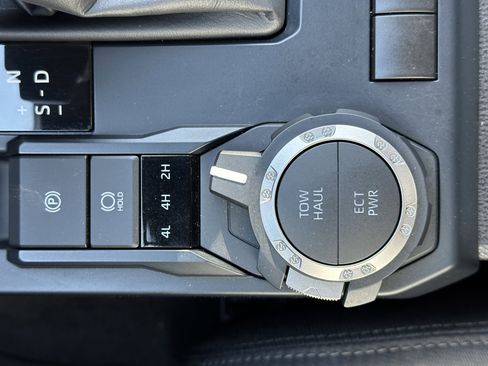 Used 2025 Toyota Tacoma SR5 image 36