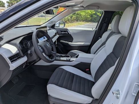 New 2026 Mitsubishi Outlander SE FWD image 19