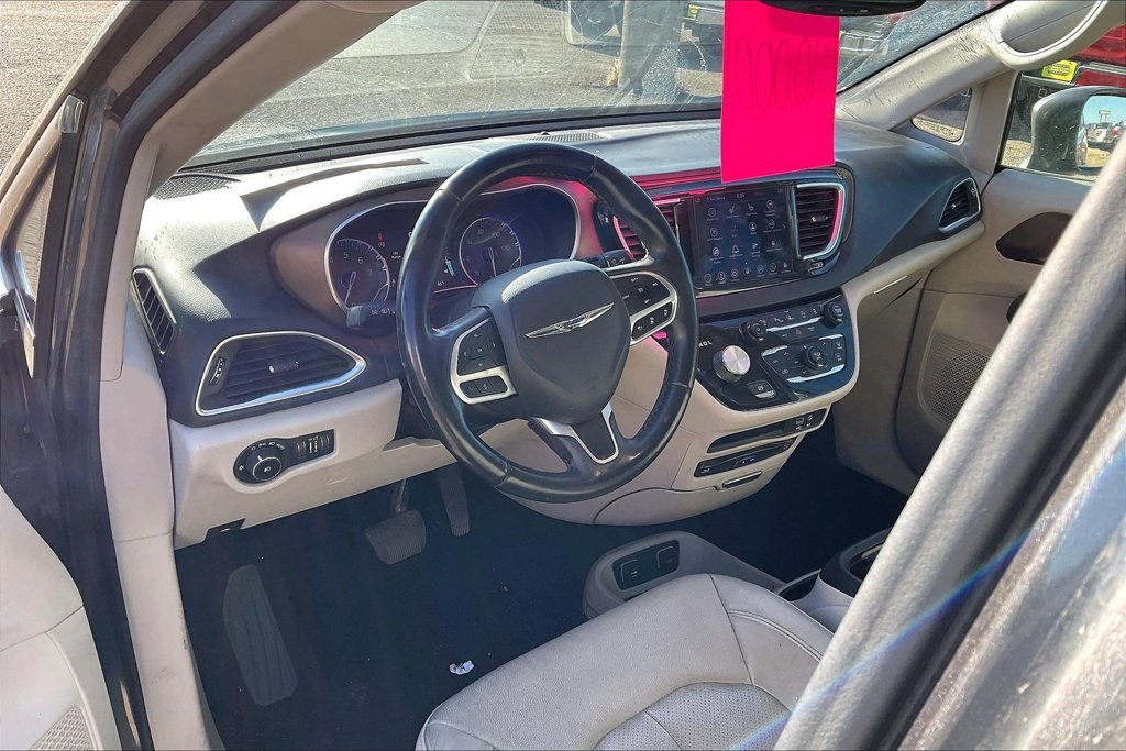 Used 2018 Chrysler Pacifica Touring-L Plus FWD image 7
