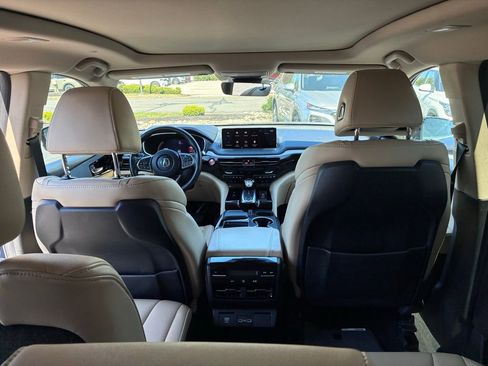 Used 2023 Acura MDX SH-AWD image 17