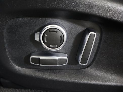 Used 2020 Jaguar F-PACE SVR image 36