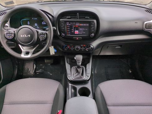 Used 2025 Kia Soul LX w/ LX Technology Package FWD image 15