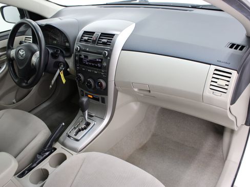 Used 2011 Toyota Corolla LE FWD image 30