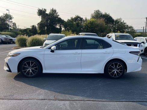 Used 2022 Toyota Camry SE FWD image 4