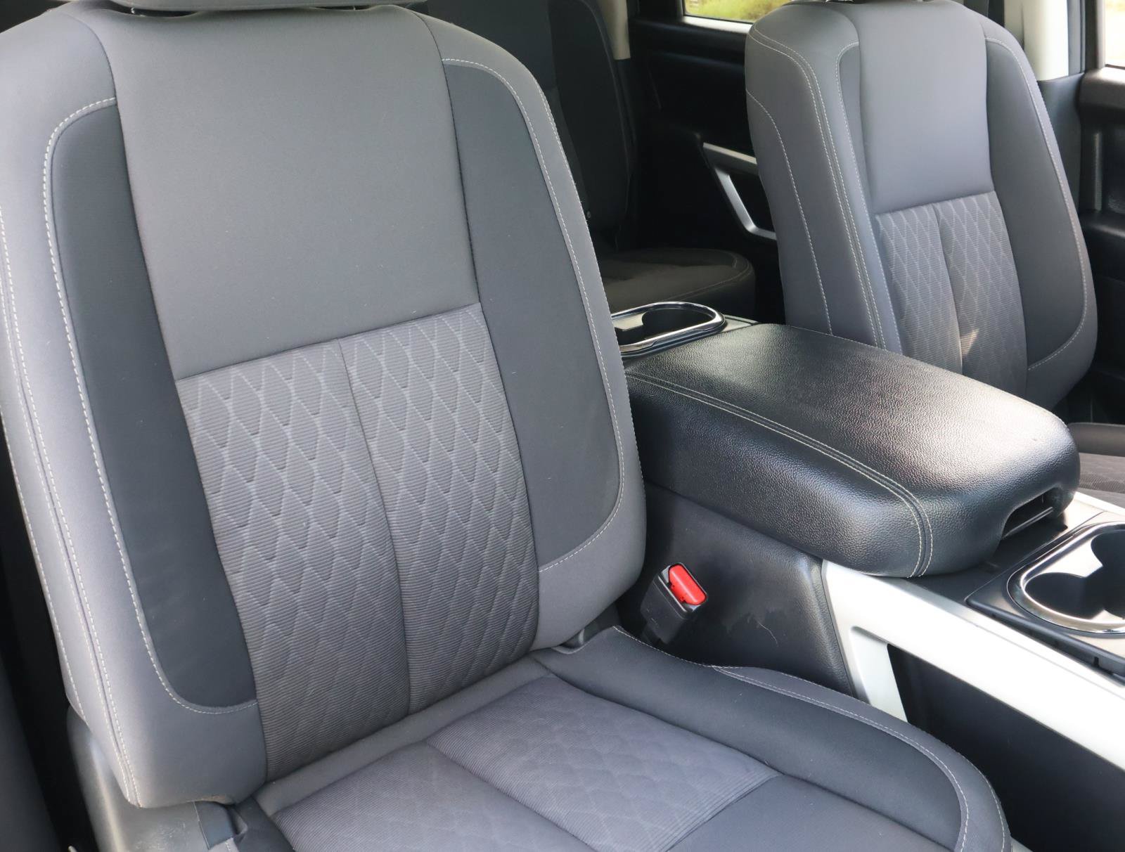 Used 2022 Nissan Titan SV w/ SV Convenience Package RWD image 22