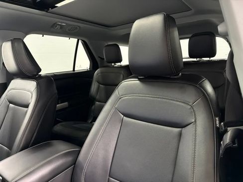 Used 2023 Ford Explorer Limited w/ Limited Technology Package AWD/4WD image 16