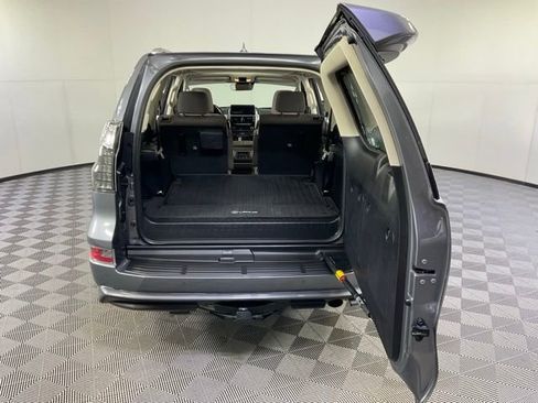 Used 2023 Lexus GX 460 Premium w/ Accessory Package image 40