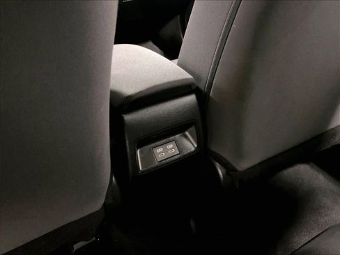 Used 2025 Toyota Corolla LE image 27