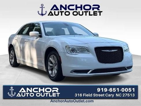 Used 2015 Chrysler 300 Limited RWD image 1