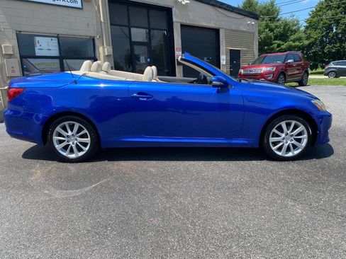 Used 2010 Lexus IS 250C w/ Luxury Pkg RWD image 2