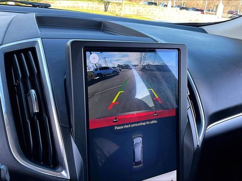 Used 2024 Ford Edge Titanium image 11