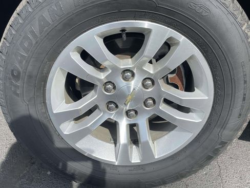 Used 2018 Chevrolet Suburban LT image 9