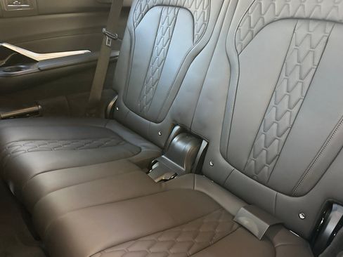 Used 2024 BMW X7 xDrive40i w/ M Sport Package AWD/4WD image 14