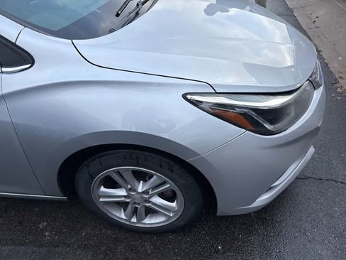 Used 2016 Chevrolet Cruze LT image 4