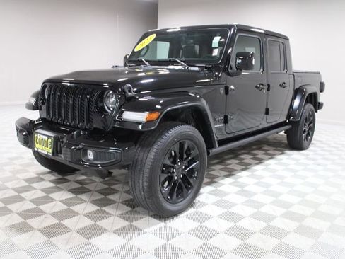 Used 2023 Jeep Gladiator Overland AWD/4WD image 7