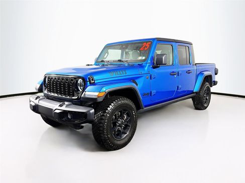 Used 2025 Jeep Gladiator Sport AWD/4WD image 3
