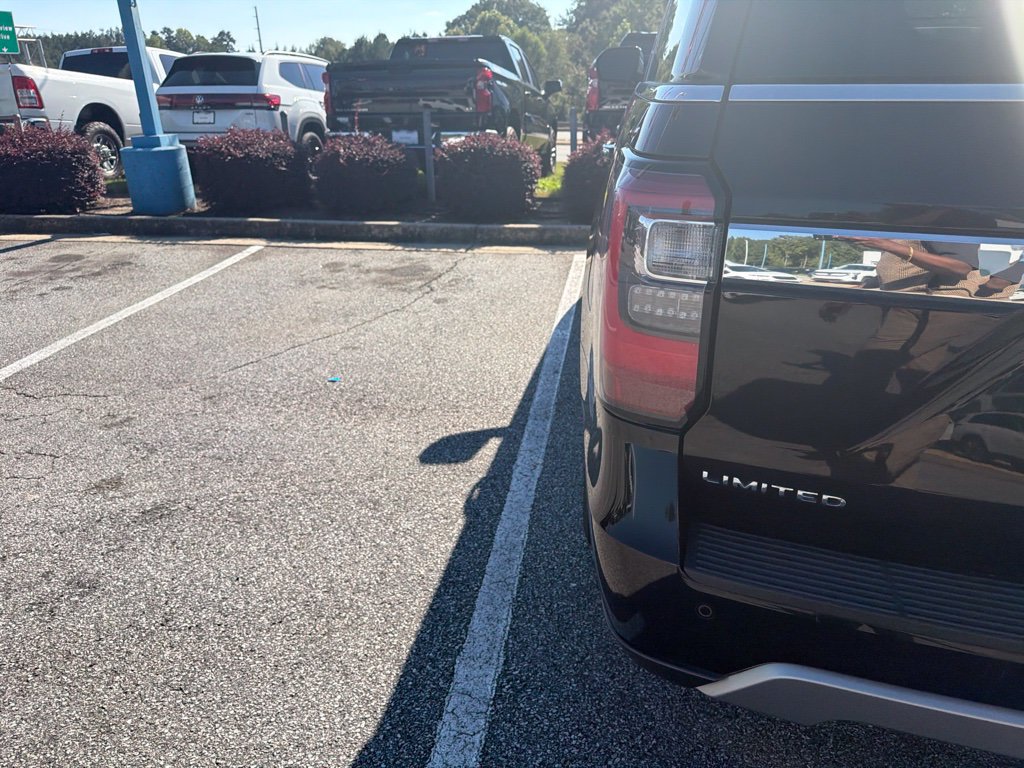 Used 2018 Ford Expedition Limited w/ Equipment Group 302A AWD/4WD image 14