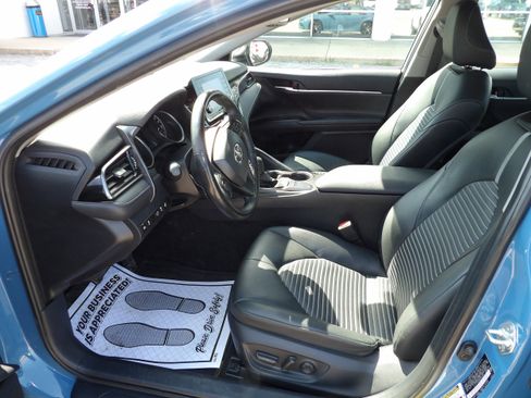 Used 2024 Toyota Camry SE w/ Cold Weather Package image 10