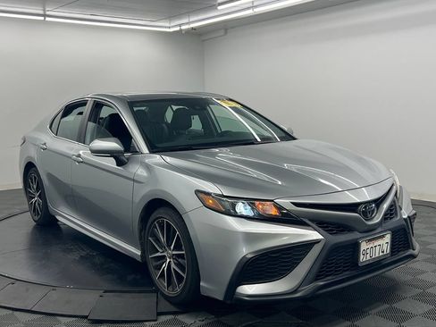 Used 2023 Toyota Camry SE w/ Protection Package (Q2) (TMS) FWD image 3