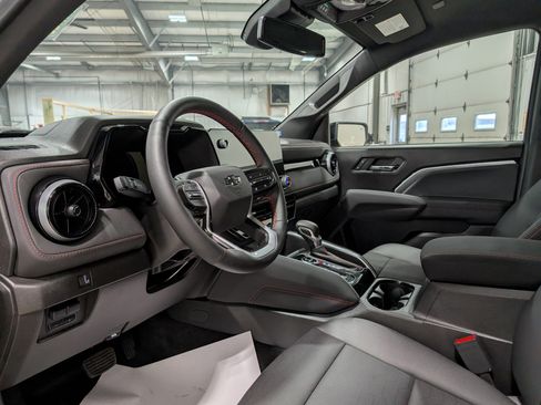 Used 2024 Chevrolet Colorado Z71 w/ Z71 Convenience Package 2 image 14