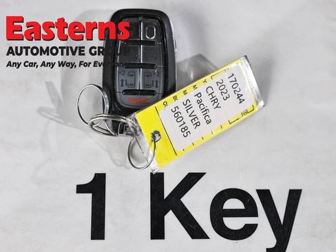 Used 2023 Chrysler Pacifica Touring-L FWD image 27