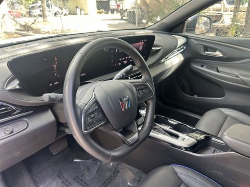 Used 2025 Buick Envista Sport Touring image 28