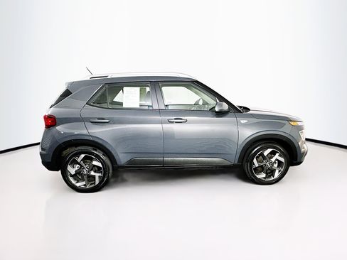 Used 2025 Hyundai Venue SEL FWD image 10