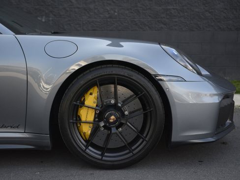 Certified 2025 Porsche 911 Carrera GTS image 36