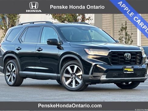 Used 2025 Honda Pilot Touring image 1
