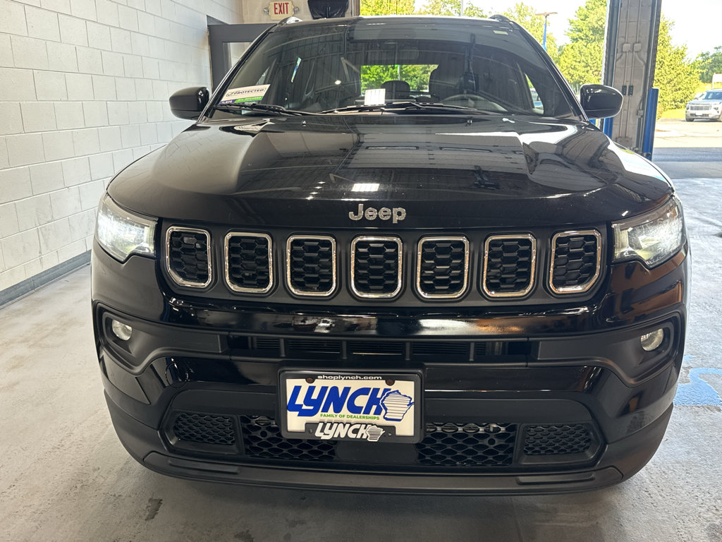 Used 2024 Jeep Compass Latitude AWD/4WD image 8