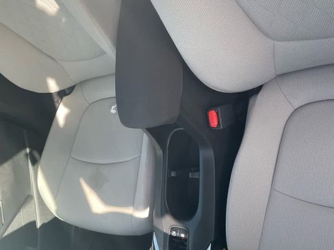 Used 2024 Toyota Corolla Cross L image 26