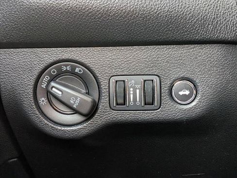 Used 2022 Dodge Challenger GT image 13