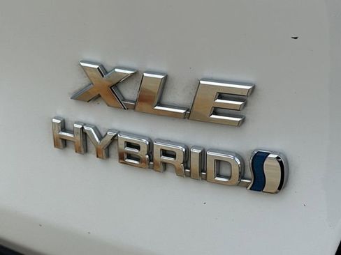 Used 2023 Toyota RAV4 XLE w/ Convenience Package AWD/4WD image 9