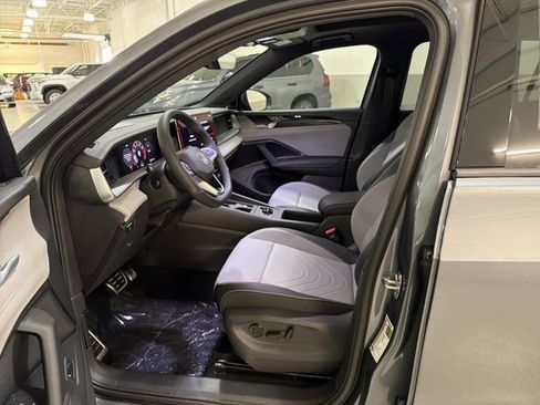 New 2026 Volkswagen Tiguan SE R-Line AWD/4WD image 16