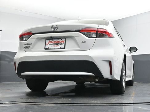 Used 2022 Toyota Corolla LE FWD image 40