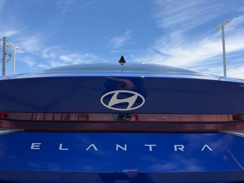 Used 2024 Hyundai Elantra SEL FWD image 24