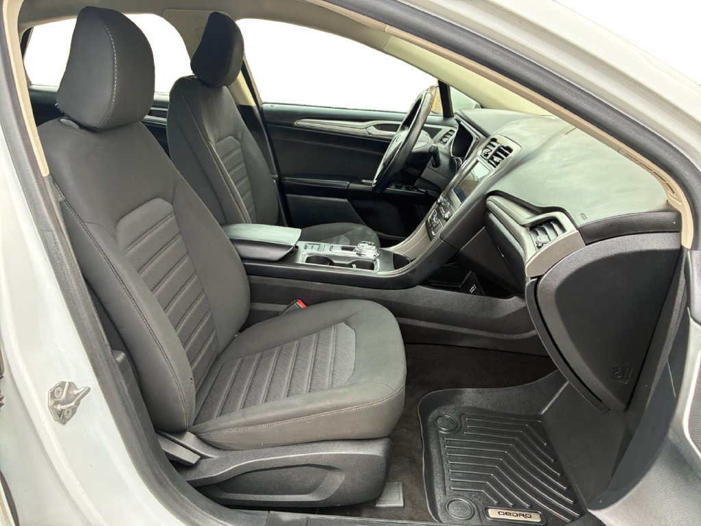 Used 2020 Ford Fusion SE FWD image 17