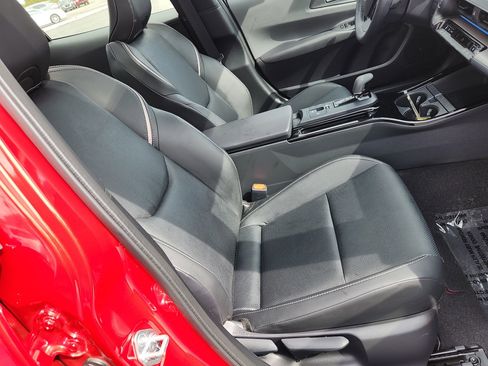 Used 2025 Toyota Prius Limited image 35