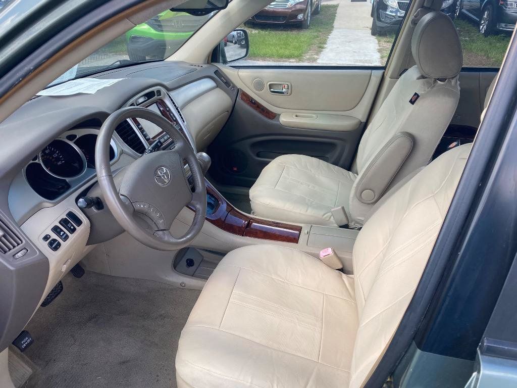 Used 2005 Toyota Highlander Limited w/ Leather Trim Pkg AWD/4WD image 14