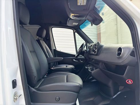 Used 2023 Mercedes-Benz Sprinter 2500 image 15