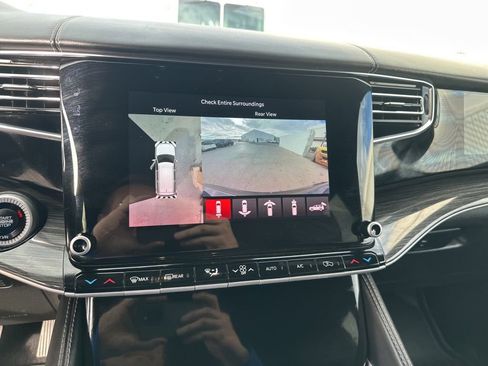 Used 2022 Jeep Wagoneer Series III w/ Convenience Group I image 16