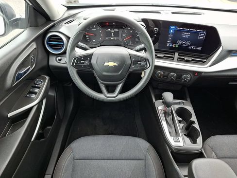 Certified 2024 Chevrolet Trax LS FWD image 2