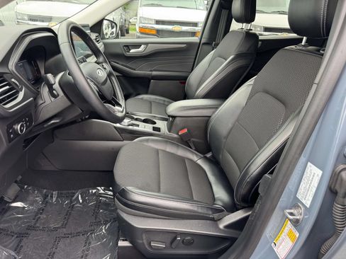 Used 2025 Ford Escape SE FWD image 21