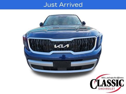 Used 2025 Kia Telluride EX image 3