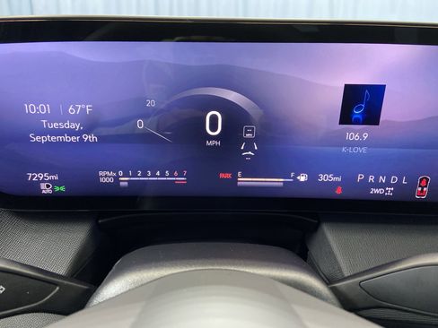 Used 2025 Buick Enclave Sport Touring image 23