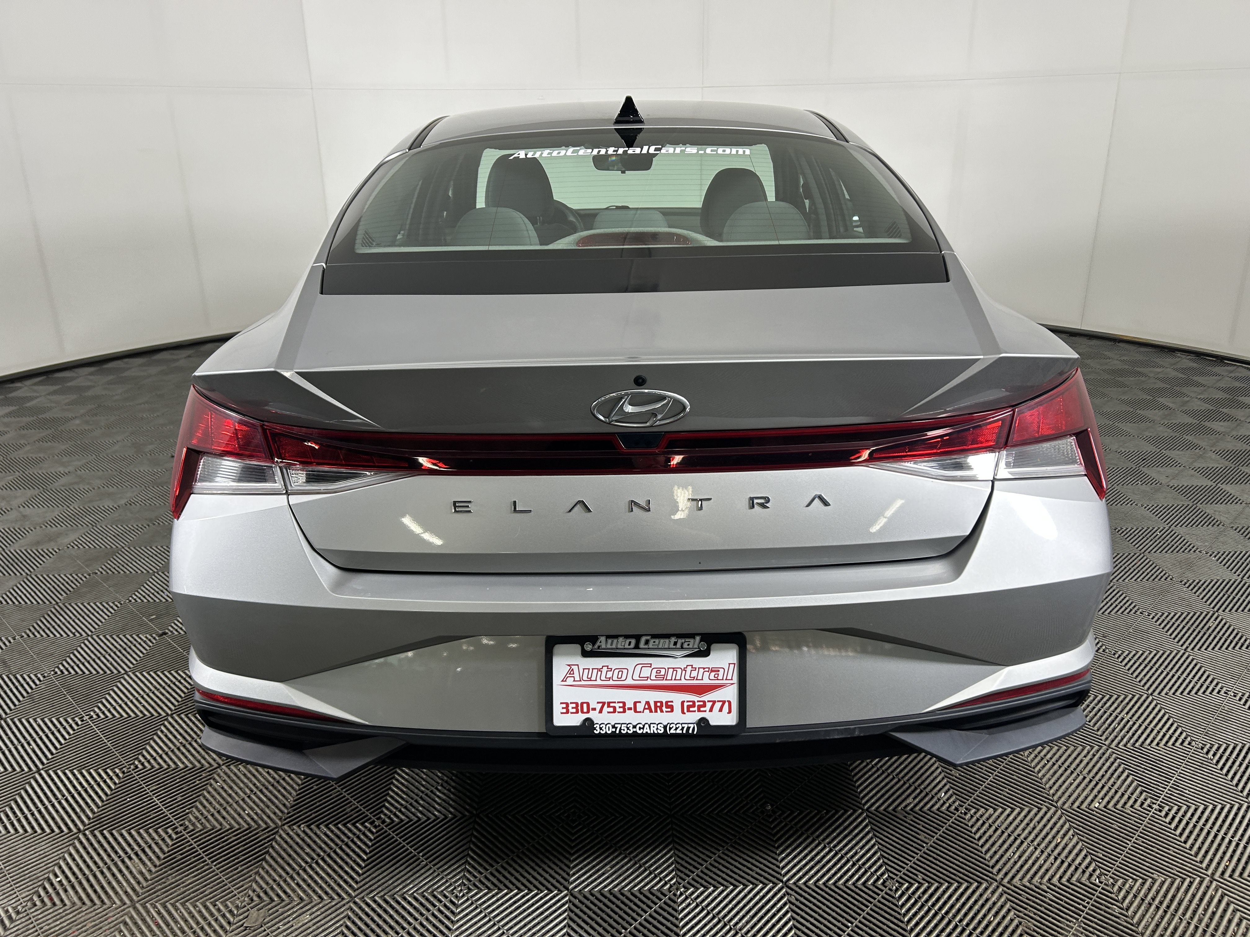 Used 2021 Hyundai Elantra SE FWD image 7